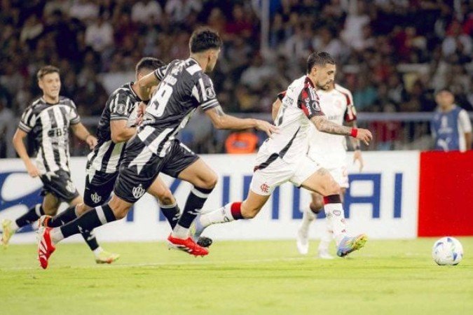 Arrascaeta lamenta empate com Central Córdoba - (crédito: Foto: Adriano Fontes/Flamengo) Arrascaeta lamenta empate com Central Córdoba - (crédito: Foto: Adriano Fontes/Flamengo)