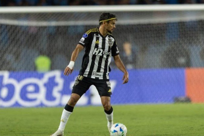 GUSTAVO SCARPA - Pecou em alguns cruzamentos e não estava muito inspirado, sem articular muitas jogadas no meio-campo do Galo no primeiro tempo. Melhorou no segundo e arriscou algumas vezes para o gol. Teve grande chance em falta muito próxima da área, mas bateu na barreira. NOTA: 6,5. Foto: Pedro Souza / Atlético