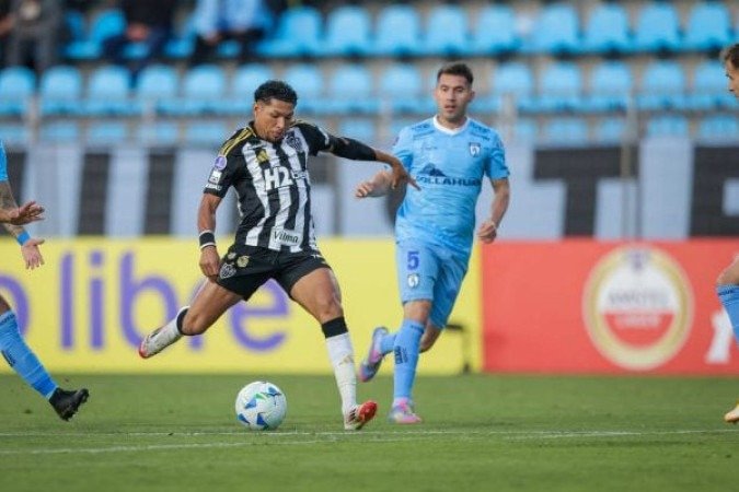 RONY - Primeiras chegadas do Galo foram com o atacante. Quase ampliou a partida ainda no primeiro tempo ao soltar uma bomba que passou prÃ³xima Ã  trave. Teve chance clara no segundo tempo, ao finalizar bomba dentro da Ã¡rea, mas desperdiÃ§ou. NOTA: 6,0. Foto: Pedro Souza / AtlÃ©tico