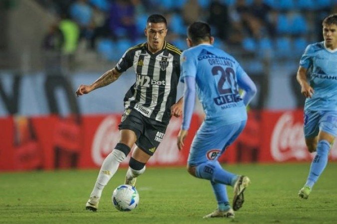 CUELLO - Em boa jogada e belo chute colocado de fora da área em seu primeiro lance, o jogador movimentou o ataque e tentou fazer com que o Galo entrasse novamente no jogo. NOTA: 6,5. Foto: Pedro Souza / Atlético