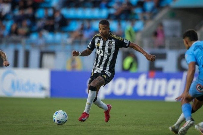 CAIO PAULISTA - Não subiu com o jogador adversário para evitar o terceiro gol do Iquique que, sem marcação, cabeceou para o gol. NOTA: 4,5. Foto: Pedro Souza / Atlético