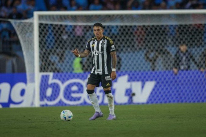 SARAVIA - Assim como toda a defesa, não fez um bom jogo. Não foi bem defensivamente, principalmente nos duelos pelo chão, e deixou a desejar na parte ofensiva, com alguns erros em cruzamentos e passes longos. NOTA: 4,5. Foto: Pedro Souza / Atlético