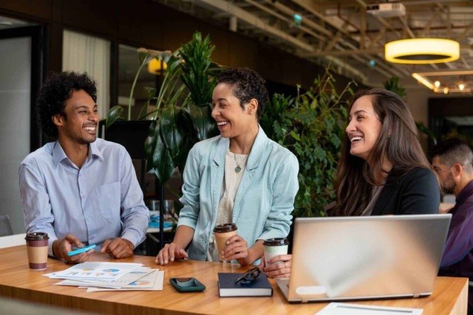 O trabalho híbrido exige estratégias eficientes para cultivar laços (Imagem: Vergani Fotografia | Shutterstock) - (crédito: EdiCase) O trabalho híbrido exige estratégias eficientes para cultivar laços (Imagem: Vergani Fotografia | Shutterstock) - (crédito: EdiCase)