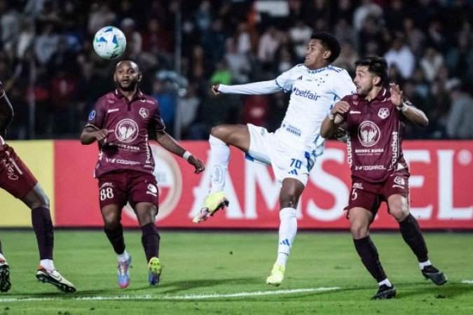 KAIQUE KENJI - O jovem entrou bem na partida. Criou uma grande chance, tentou dribles e foi bem nos passes, tendo 100% de precisão em cinco tentativas. Mostrou potencial. NOTA: 6,5 - Foto: Gustavo Aleixo / Cruzeiro