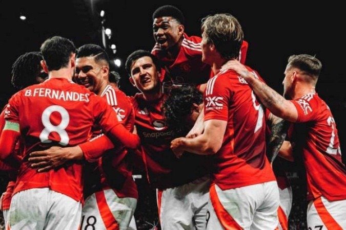 Jogadores de Manchester United comemoram um dos gols da vitória sobre o Bilbao - (crédito: Foto: Divulgação) Jogadores de Manchester United comemoram um dos gols da vitória sobre o Bilbao - (crédito: Foto: Divulgação)