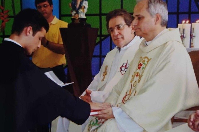 Na cidade de Mário Campos, Padre Prevost celebrou a profissão solene de votos do Frei Felipe da Cruz - (crédito: Arquivo/Frei Felipe da Cruz) Na cidade de Mário Campos, Padre Prevost celebrou a profissão solene de votos do Frei Felipe da Cruz - (crédito: Arquivo/Frei Felipe da Cruz)