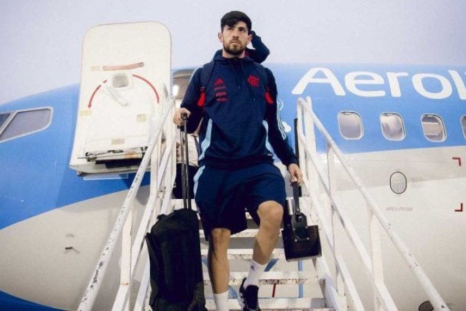 Rossi em desembarque do Flamengo na Argentina -  (crédito: Foto: Adriano Fontes/Flamengo)