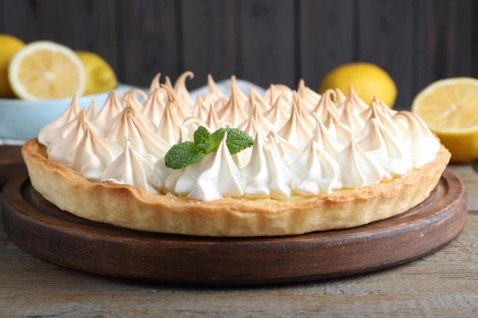 Torta de limão com merengue suíço tostado (Imagem: New Africa | Shutterstock) - (crédito: EdiCase) Torta de limão com merengue suíço tostado (Imagem: New Africa | Shutterstock) - (crédito: EdiCase)