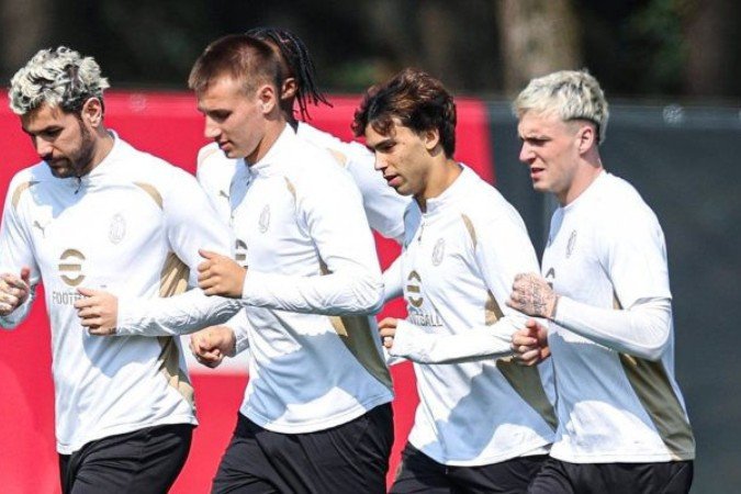 Jogadores do Milan durante treinamento da equipe - (crédito: Foto: Divulgação) Jogadores do Milan durante treinamento da equipe - (crédito: Foto: Divulgação)