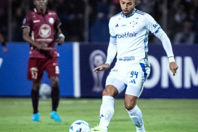 WANDERSON - Deu volume para o Cruzeiro no ataque, mas faltou acertar as tomadas de decisões. Não foi brilhante, mas colaborou. NOTA: 5,0 - Foto: Gustavo Aleixo / Cruzeiro