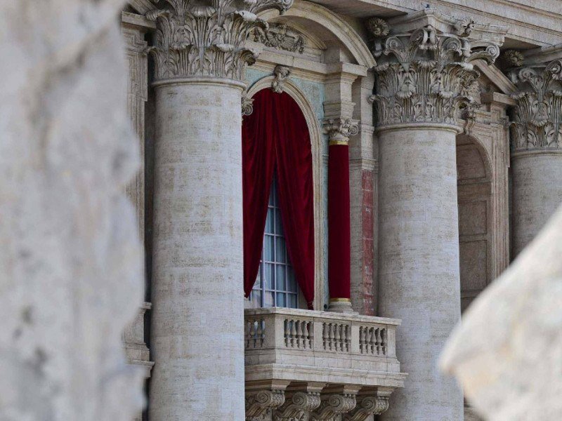 Sacada do papa -  (crédito: Andrej ISAKOVIC / AFP)