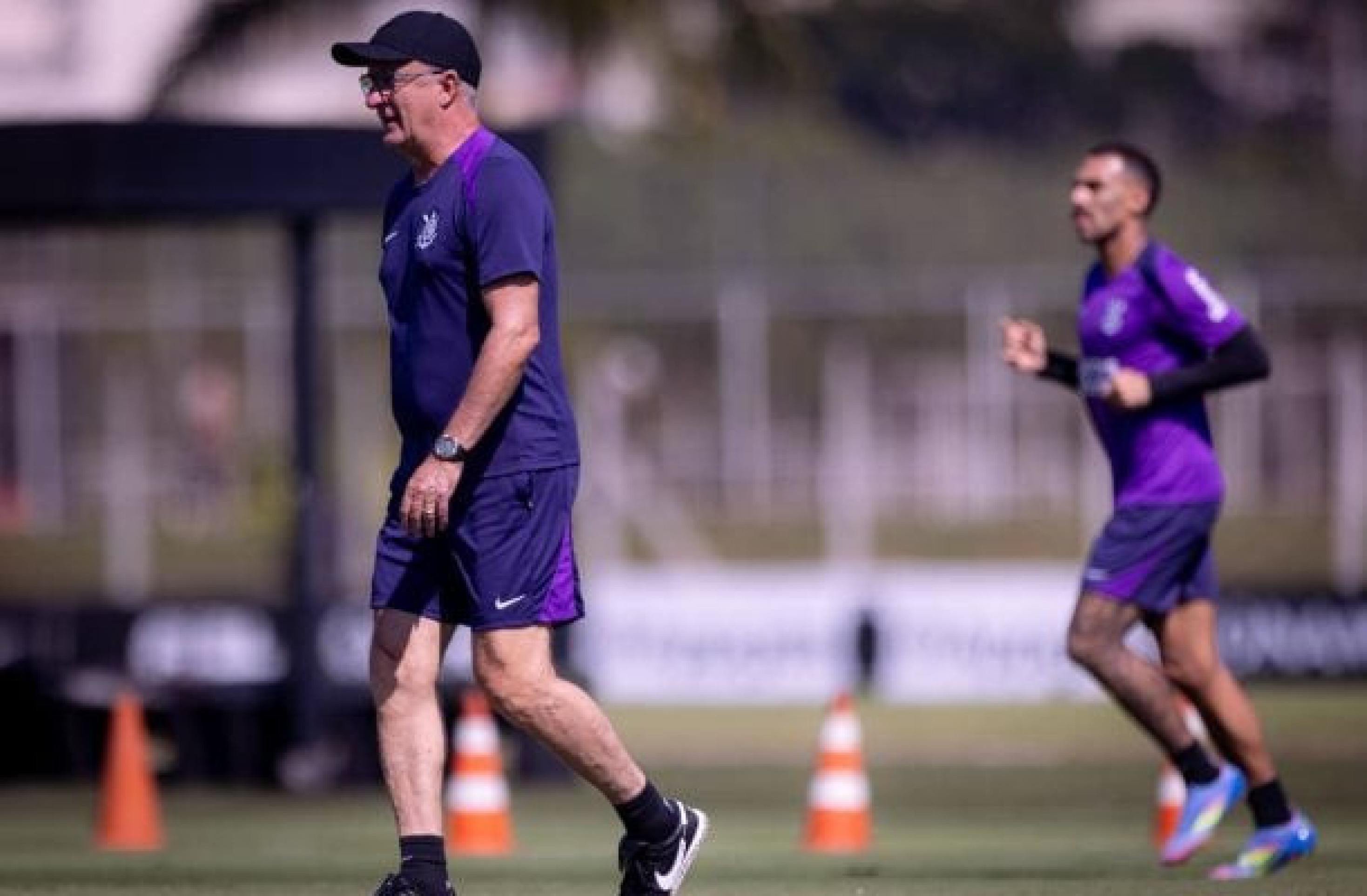 Dorival volta a poupar titulares em treino do Corinthians
