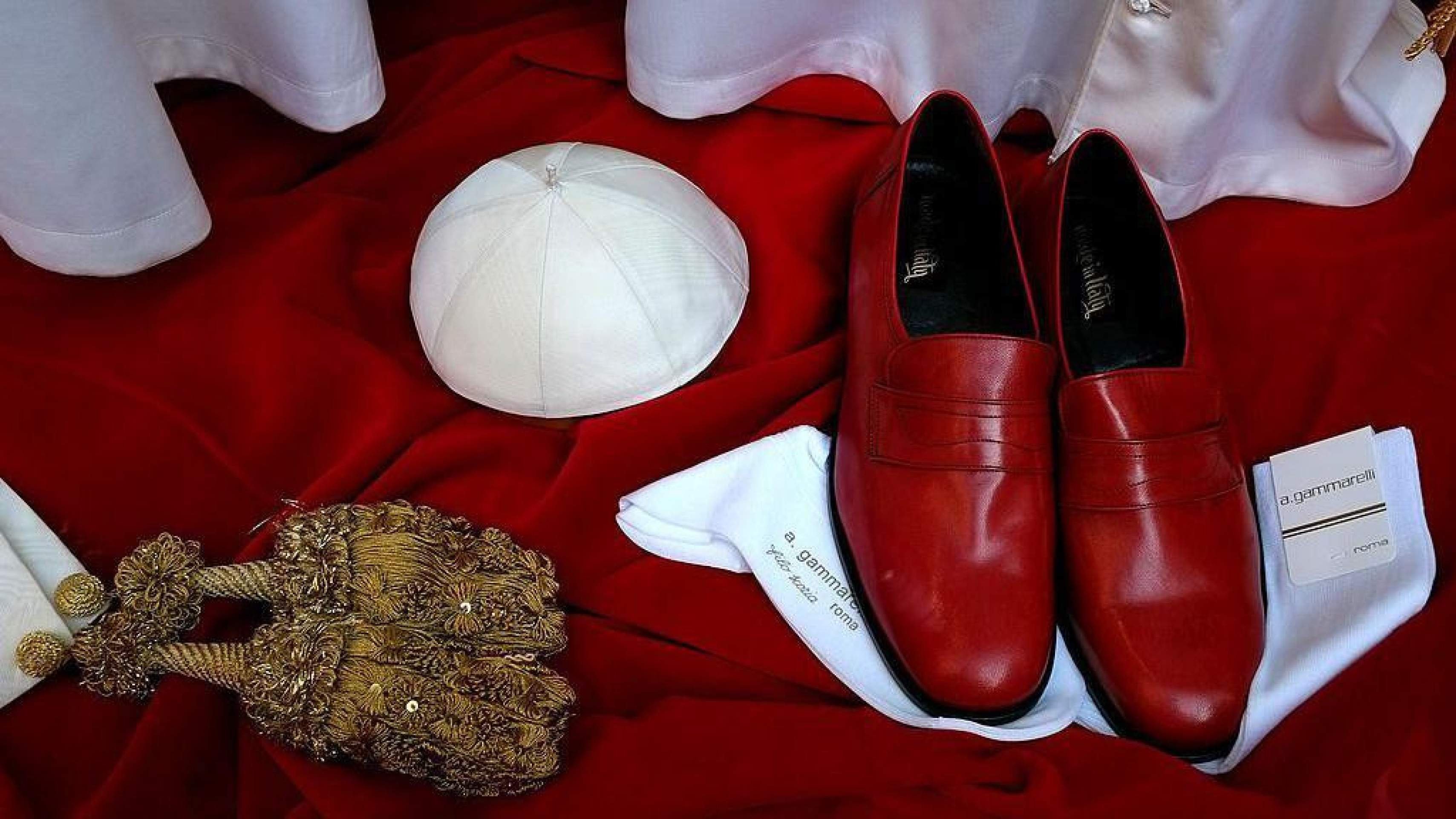 Por que o papa usa sapatos vermelhos e outras dúvidas que você sempre teve vergonha de perguntar