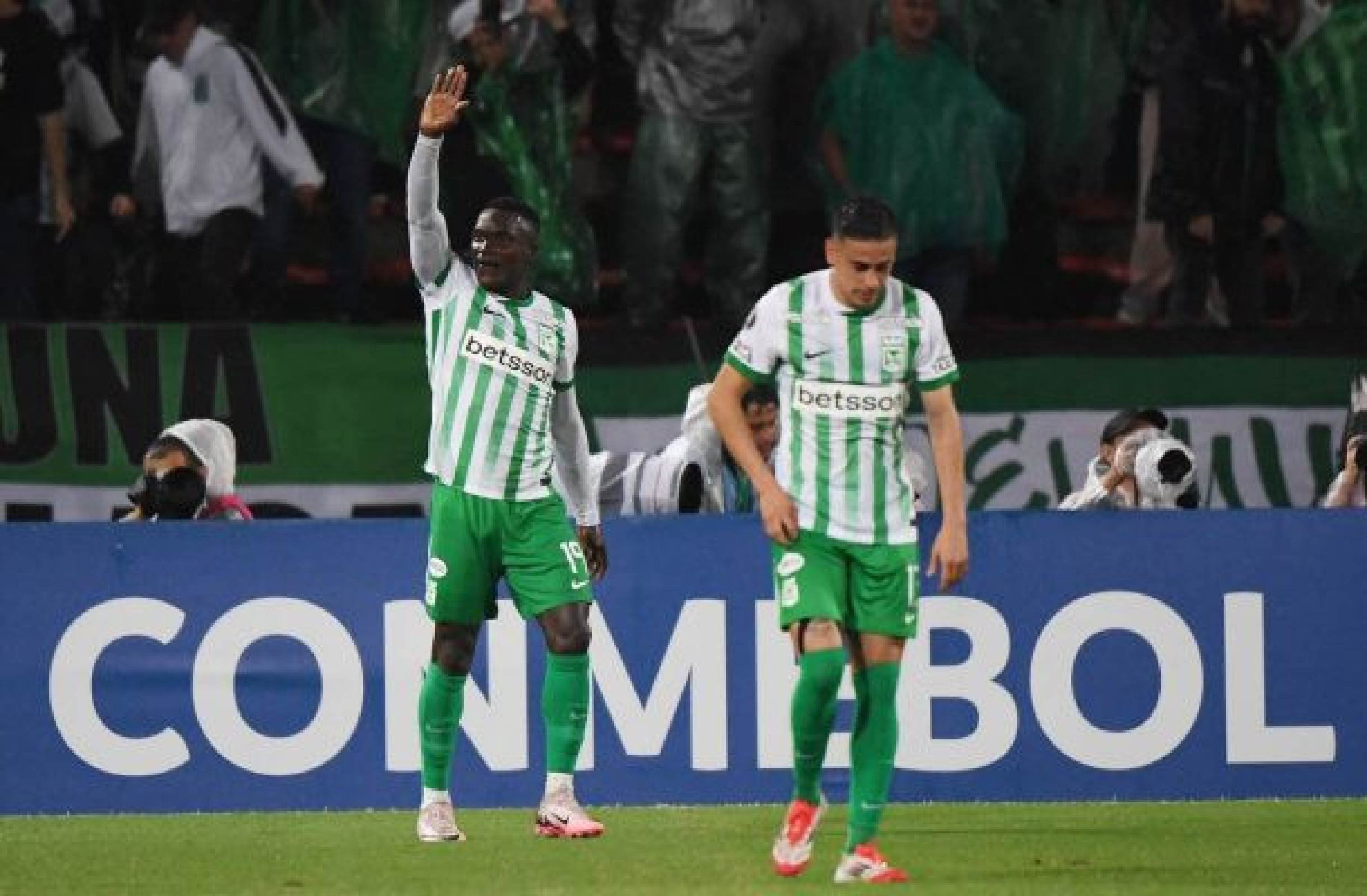 Valencia sai machucado, e Internacional perde para o Atlético Nacional