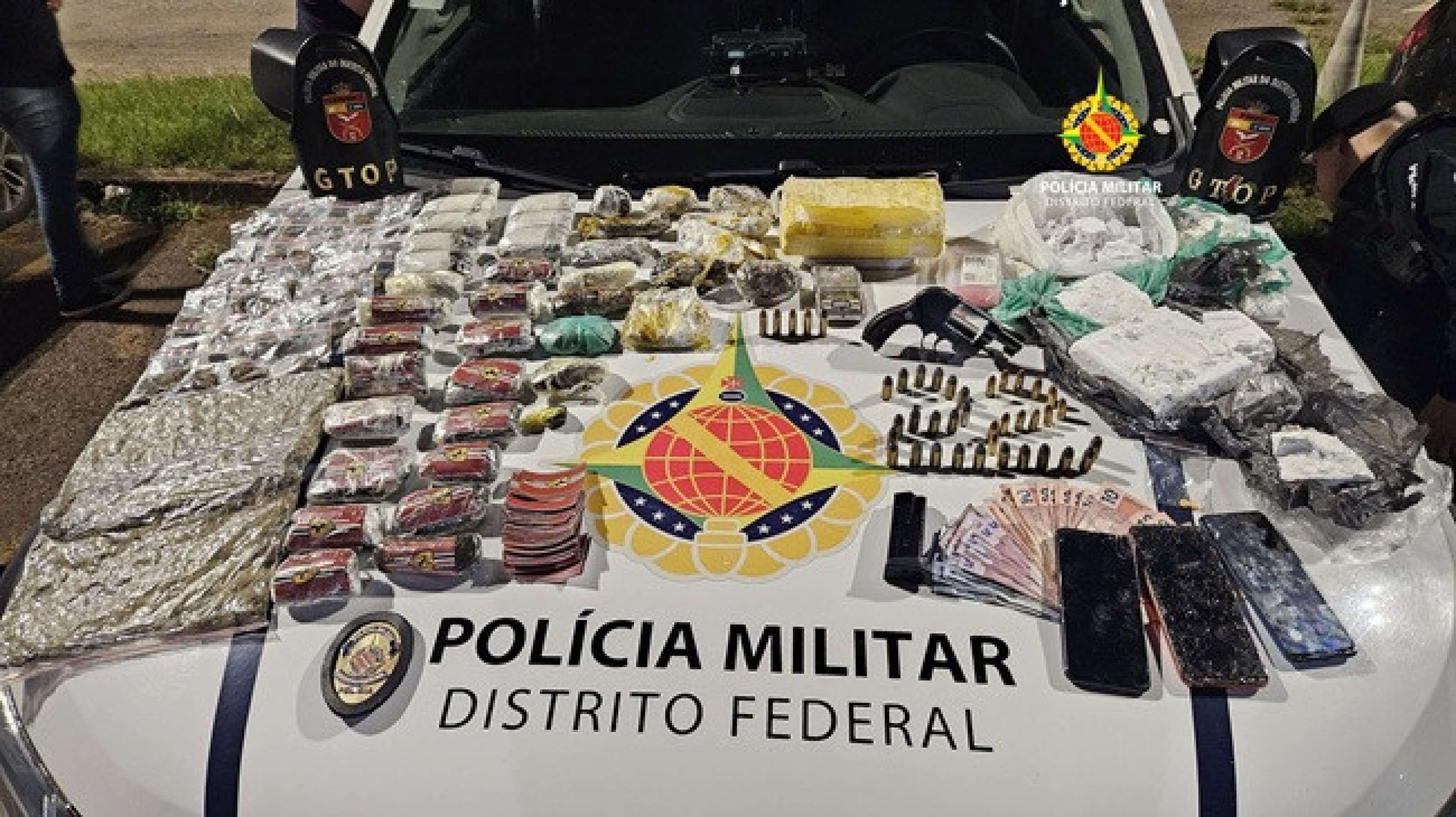 PMDF prende homem com drogas, arma e munições em Taguatinga PMDF prende homem com drogas, arma e munições em Taguatinga