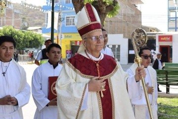 Como bispo Robert Francis Prevost durante uma visita a Chulucanas, Peru, em 2024: ONGs alegam que ele não se manifestou sobre acusações -  (crédito:  AFP)
