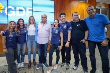 Os ginastas olímpicos Flávia Saraiva, Jade Barbosa, Júlia Soares e Arthur Nory visitaram o governador Ibaneis Rocha na manhã desta sexta-feira (9/5). -  (crédito: Renato Alves/Agência Brasília)