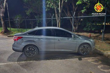 O carro foi roubado há dois meses e estava com a placa adulterada.  -  (crédito: PMDF)