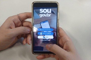 Processo de admissão de forma totalmente digital, por meio da plataforma SouGov.br, disponível tanto pelo site quanto pelo aplicativo, que pode ser baixado nas lojas Google Play e App Store -  (crédito: Raphaela Peixoto/CB/D.A Press)
