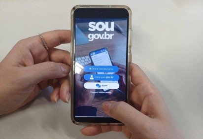 Processo de issão de forma totalmente digital, por meio da plataforma SouGov.br, disponível tanto pelo site quanto pelo aplicativo, que pode ser baixado nas lojas Google Play e App Store -  (crédito: Raphaela Peixoto/CB/D.A Press)