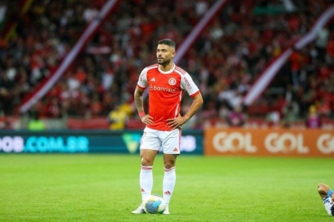 BRUNO TABATA - Entrou no intervalo. Foi mais participativo do que Bruno Henrique e deu mais dinÃ¢mica para o meio-campo do Internacional. NOTA: 5,5