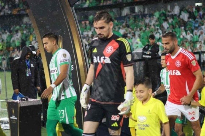 Inter se tornou uma equipe frágil defensivamente em seus últimos sete jogos - (crédito: Foto: Ricardo Duarte / Internacional) Inter se tornou uma equipe frágil defensivamente em seus últimos sete jogos - (crédito: Foto: Ricardo Duarte / Internacional)