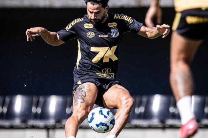 Santos realizou aquecimento em campo sintético - (crédito: Foto: Raul Baretta/Santos FC) Santos realizou aquecimento em campo sintético - (crédito: Foto: Raul Baretta/Santos FC)