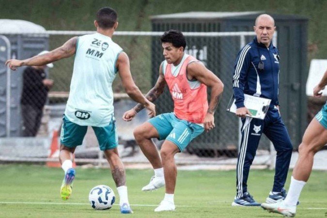 Leonardo começou os trabalhos com o foco no confronto contra o Sport - (crédito: Foto: Gustavo Aleixo/Cruzeiro) Leonardo começou os trabalhos com o foco no confronto contra o Sport - (crédito: Foto: Gustavo Aleixo/Cruzeiro)
