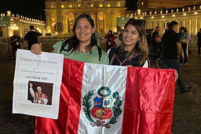 Milhares de pessoas se reuniram na Praça São Pedro à espera do anúncio do novo pontífice da Igreja Católica - (crédito: Getty Images) Milhares de pessoas se reuniram na Praça São Pedro à espera do anúncio do novo pontífice da Igreja Católica - (crédito: Getty Images)