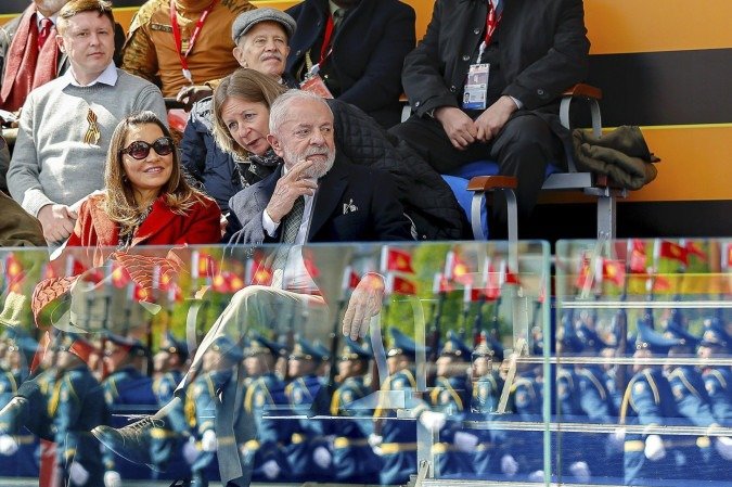 Lula e Jaja assistiram ao desfile militar na Praça Vermelha, em celebração aos 80 anos da vitória na Segunda Guerra Mundial - (crédito: Ricardo Stuckert/PR) Lula e Jaja assistiram ao desfile militar na Praça Vermelha, em celebração aos 80 anos da vitória na Segunda Guerra Mundial - (crédito: Ricardo Stuckert/PR)