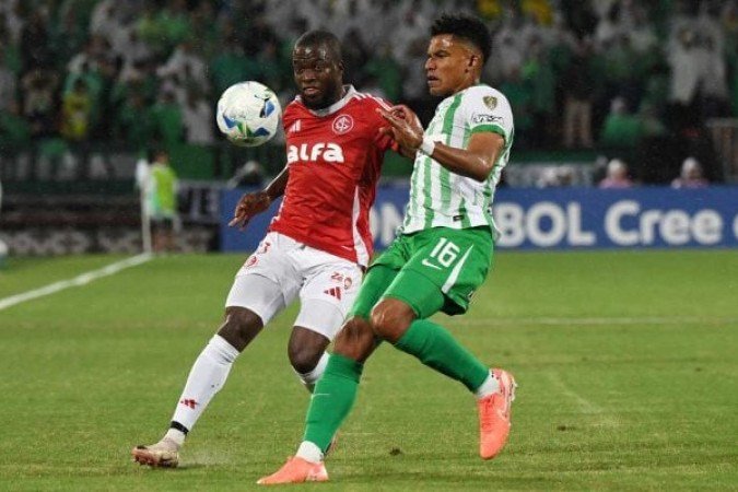 VALENCIA - Teve uma atuação discreta. Sofreu uma lesão muscular e foi substituído aos 34 minutos do primeiro tempo. NOTA: 4,5