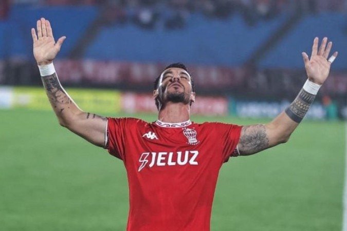Equipe do zagueiro Fabio Pereyra, o Huracán leva vantagem em critério de desempate - (crédito: Foto: Divulgação/CA Huracán) Equipe do zagueiro Fabio Pereyra, o Huracán leva vantagem em critério de desempate - (crédito: Foto: Divulgação/CA Huracán)