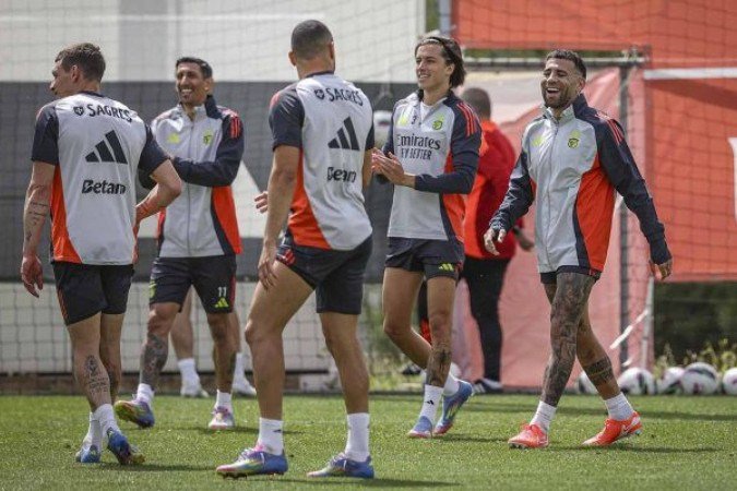 Jogadores do Benfica durante treinamento da equipe - (crédito: Foto: Divulgação) Jogadores do Benfica durante treinamento da equipe - (crédito: Foto: Divulgação)