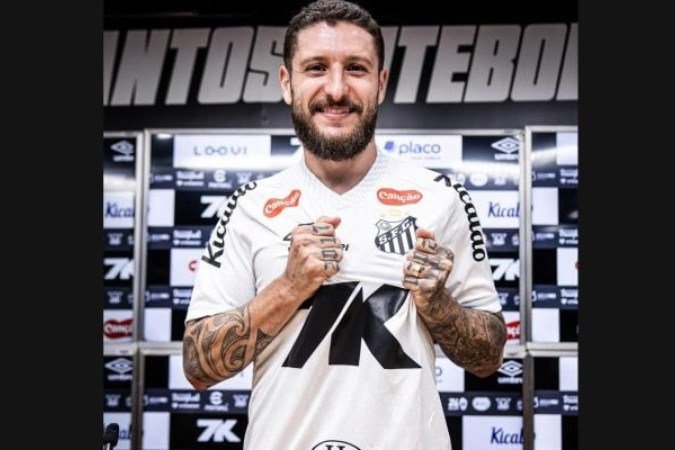 Zé Rafael é apresentado pelo Peixe - (crédito: Foto: divulgação Santos) Zé Rafael é apresentado pelo Peixe - (crédito: Foto: divulgação Santos)