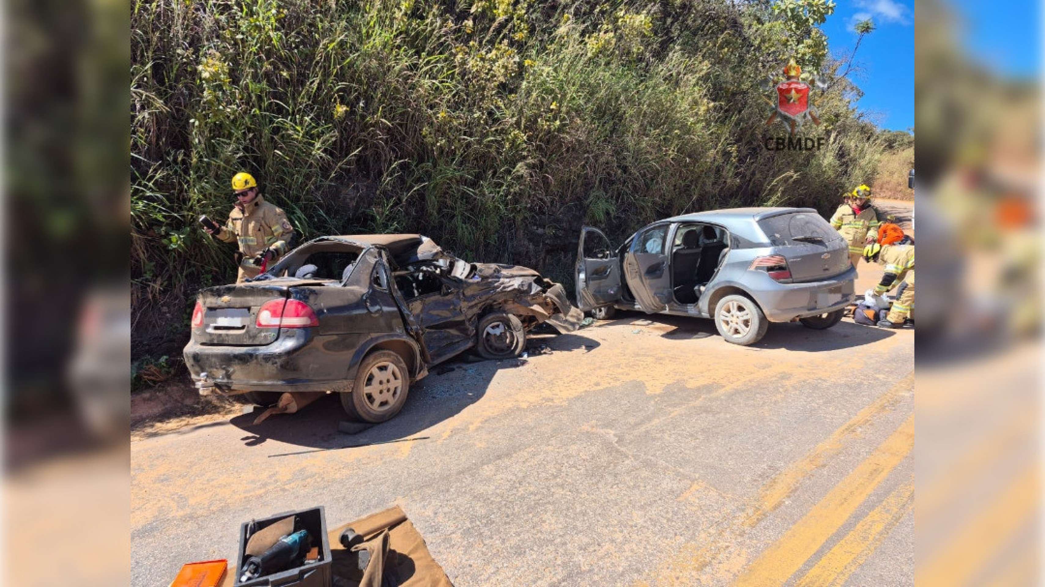Colisão entre dois carros deixa Três Feridos na BR-080