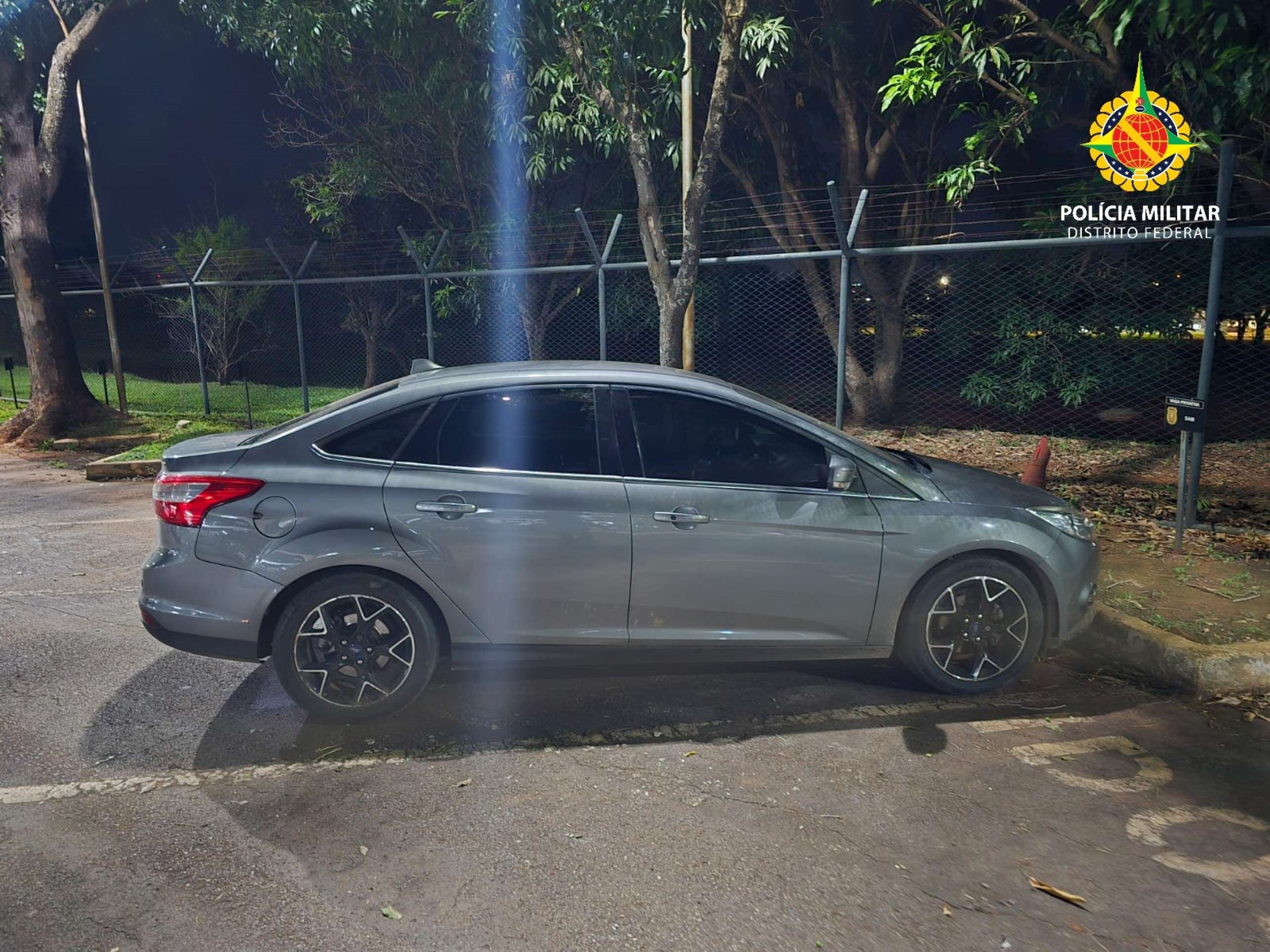 Dupla é presa com carro roubado e placa adulterada na Asa Sul