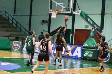 O Cerrado Basquete foi agressivo do início ao fim do confronto no Ginásio da Asceb em uma vitória inquestionável -  (crédito: Felipe Costa/Cerrado Basquete)