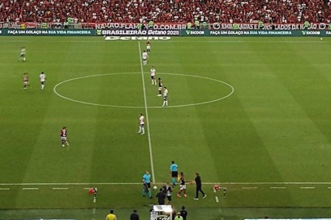 Allan foi substituído aos 14 minutos do primeiro tempo - (crédito: - Foto: Carlos Mello / Jogada 10) Allan foi substituído aos 14 minutos do primeiro tempo - (crédito: - Foto: Carlos Mello / Jogada 10)