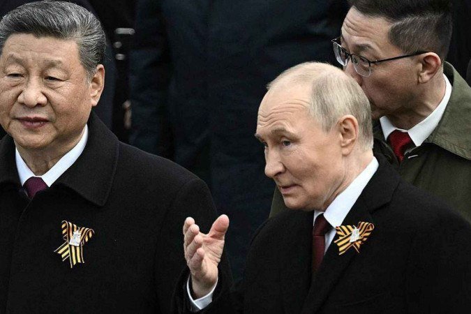 A China tem fortalecido seus laços econômicos e militares com a Rússia — e uma prova concreta disso é a participação de uma unidade do exército chinês no desfile em Moscou nesta sexta-feira - (crédito: Getty Images) A China tem fortalecido seus laços econômicos e militares com a Rússia — e uma prova concreta disso é a participação de uma unidade do exército chinês no desfile em Moscou nesta sexta-feira - (crédito: Getty Images)