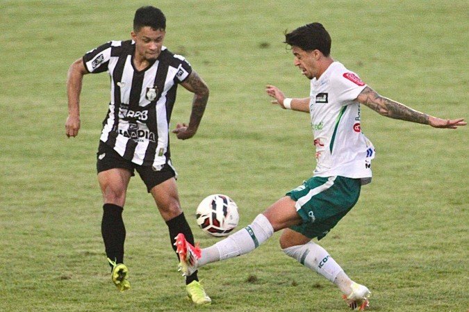 O Ceilândia chegou a virar o jogo, mas não ou a pressão do Luverdense em um jogo duríssimo no Estádio o das Emas, em Lucas do Rio Verde (MT) - (crédito: Twitter/Ceilândia EC Torcedor) O Ceilândia chegou a virar o jogo, mas não ou a pressão do Luverdense em um jogo duríssimo no Estádio o das Emas, em Lucas do Rio Verde (MT) - (crédito: Twitter/Ceilândia EC Torcedor)
