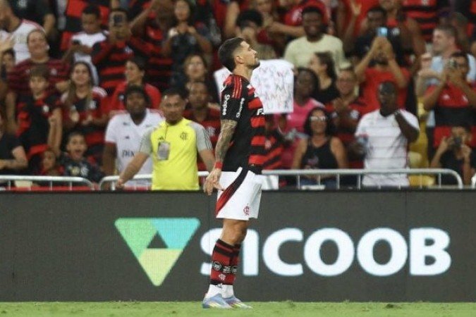 ARRASCAETA - Herói da vitória, o uruguaio vive fase artilheira e foi decisivo mais uma vez. Além do gol, ainda criou mais duas boas oportunidades e quase fez mais um, mas parou no goleiro Marcos Felipe. Vive uma fase especial. NOTA: 7,5 - Foto: Gilvan de Souza/Flamengo