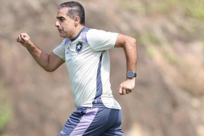 Paiva corre contra o tempo para fazer o Botafogo funcionar - (crédito: Foto: Vitor Silva/Botafogo) Paiva corre contra o tempo para fazer o Botafogo funcionar - (crédito: Foto: Vitor Silva/Botafogo)