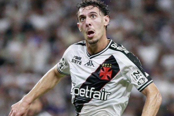 NUNO MOREIRA - No primeiro tempo, foi figura discreta, não aparecendo muito. Na segunda etapa, foi mais acionado e tentou algumas jogadas de ataque pela ponta esquerda. Nota: 5,5 - Foto: Matheus Lima/Vasco