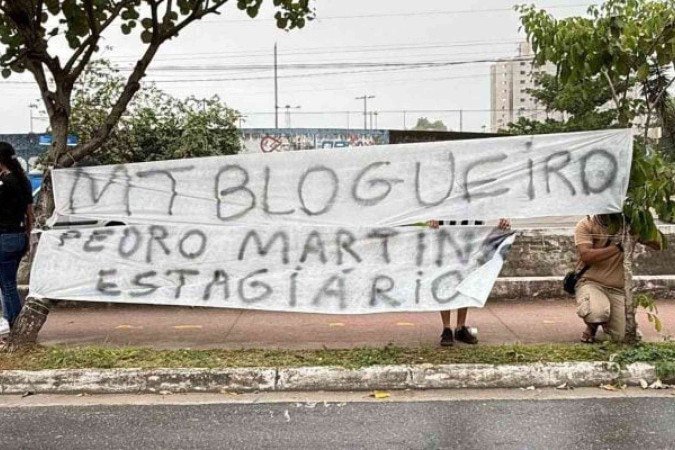 Torcedores protestam na porta do CT Rei Pelé - (crédito: Reprodução) Torcedores protestam na porta do CT Rei Pelé - (crédito: Reprodução)