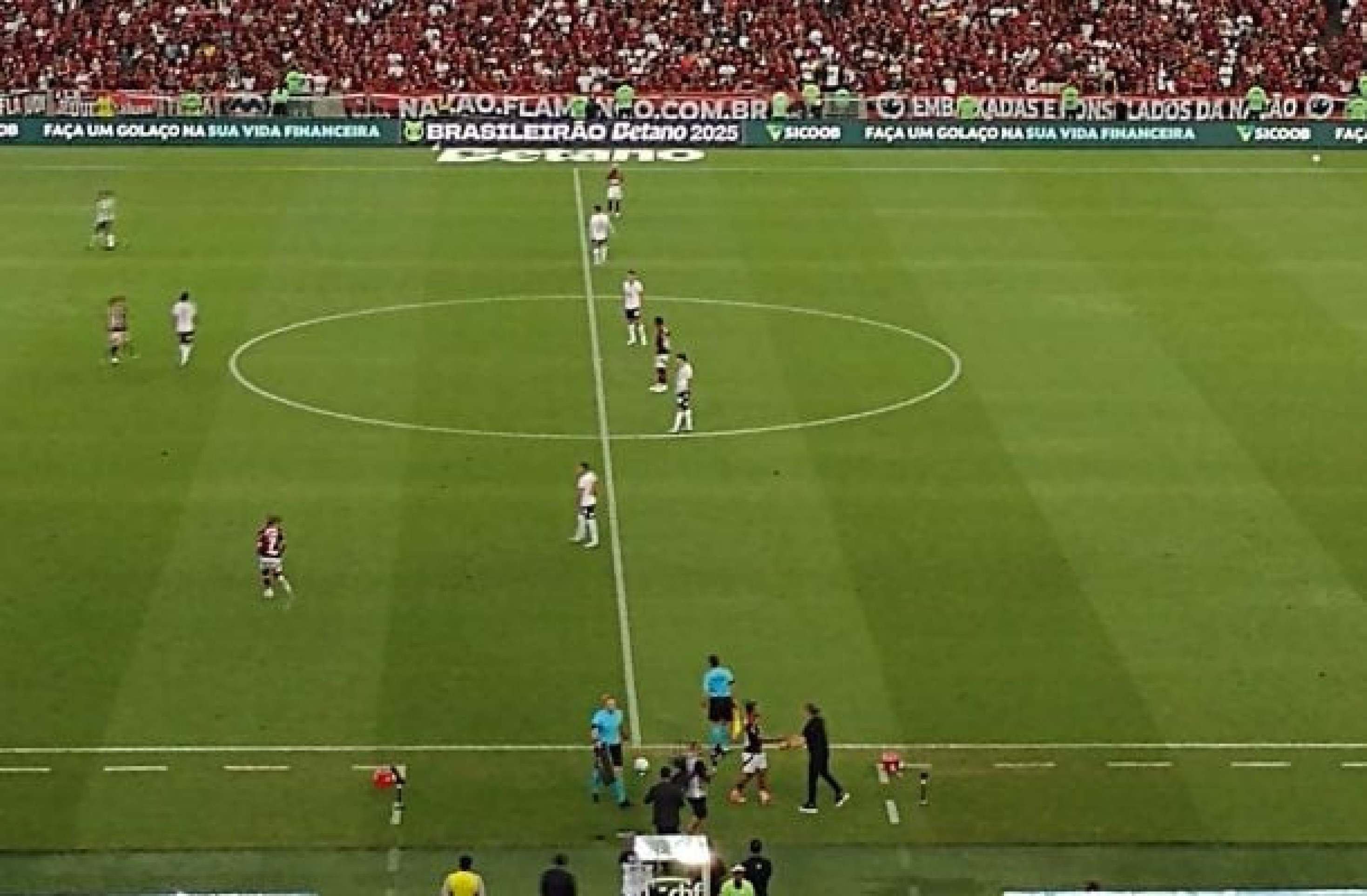 Allan e Pulgar são substituídos no primeiro tempo e preocupam Flamengo