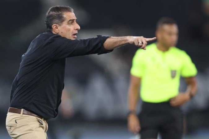 TÉCNICO: RAFAEL PAIVA - Planejou bem a estratégia no primeiro tempo: preessionando no início e depois de abrir o placar partir para contra-ataques. No  segundo tempo, a movimentação que ele colocou o time matou o jogo. Tudo deu certo.  NOTA 8,0. Foto: Vitor Silva/Botafogo