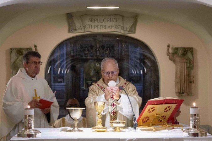 Leão XIV celebra missa na cripta do apóstolo Pedro, no Vaticano - (crédito: Mídia do Vaticano ) Leão XIV celebra missa na cripta do apóstolo Pedro, no Vaticano - (crédito: Mídia do Vaticano )