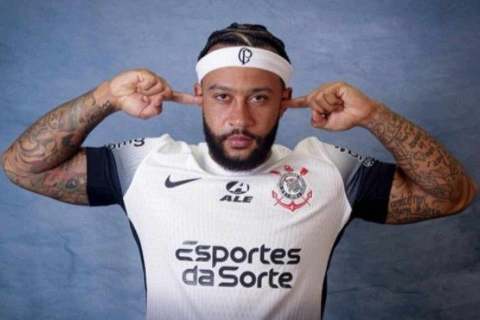 Em campo, Memphis Depay também foi Em campo, Memphis Depay também foi
