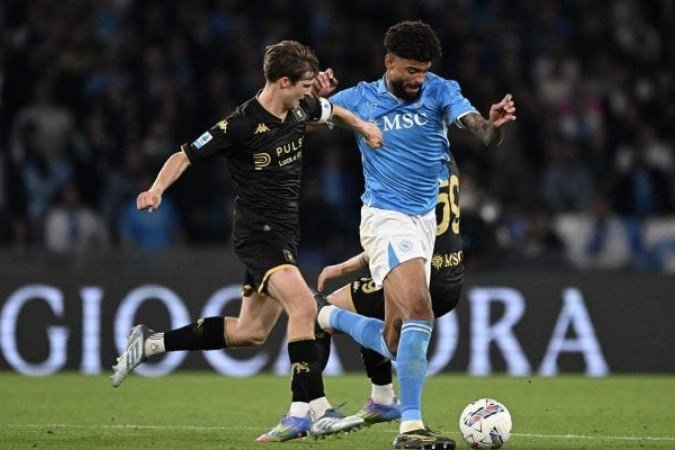 Napoli empata com o Genoa, mas segue na liderança do Italiano - (crédito: sco Pecoraro/Getty Images) Napoli empata com o Genoa, mas segue na liderança do Italiano - (crédito: sco Pecoraro/Getty Images)
