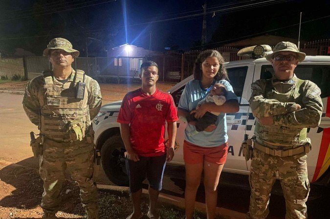 Polícia Militar salva bebê de 24 dias com sinais de asfixia na zona rural do DF - (crédito: PMDF/Divulgação) Polícia Militar salva bebê de 24 dias com sinais de asfixia na zona rural do DF - (crédito: PMDF/Divulgação)